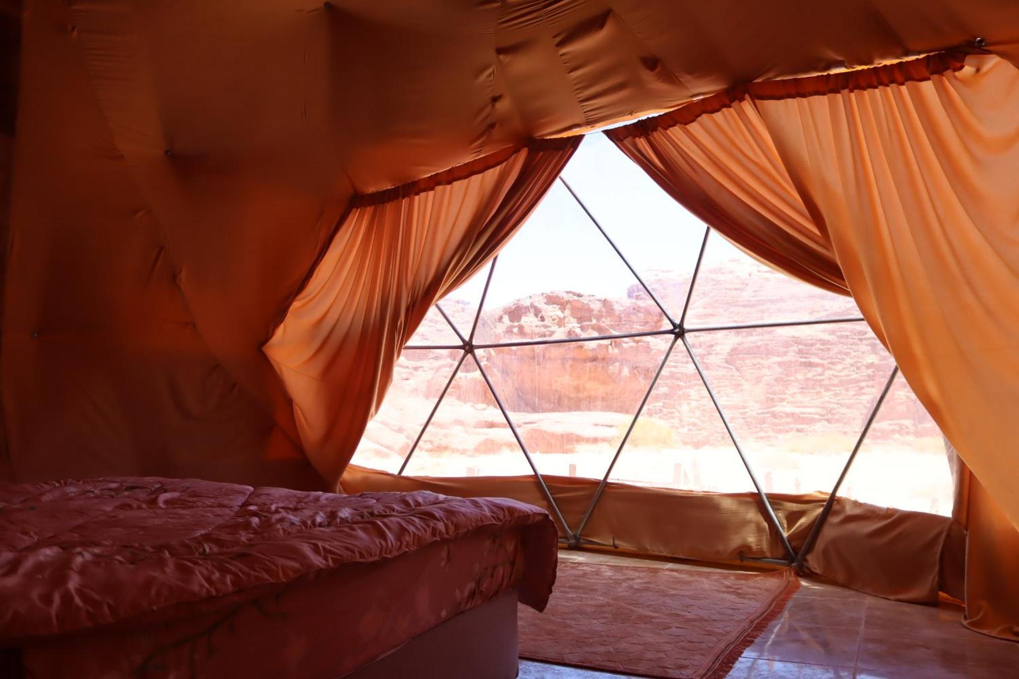 Wadi Rum Bubble Camp & Tour Zewnętrze zdjęcie